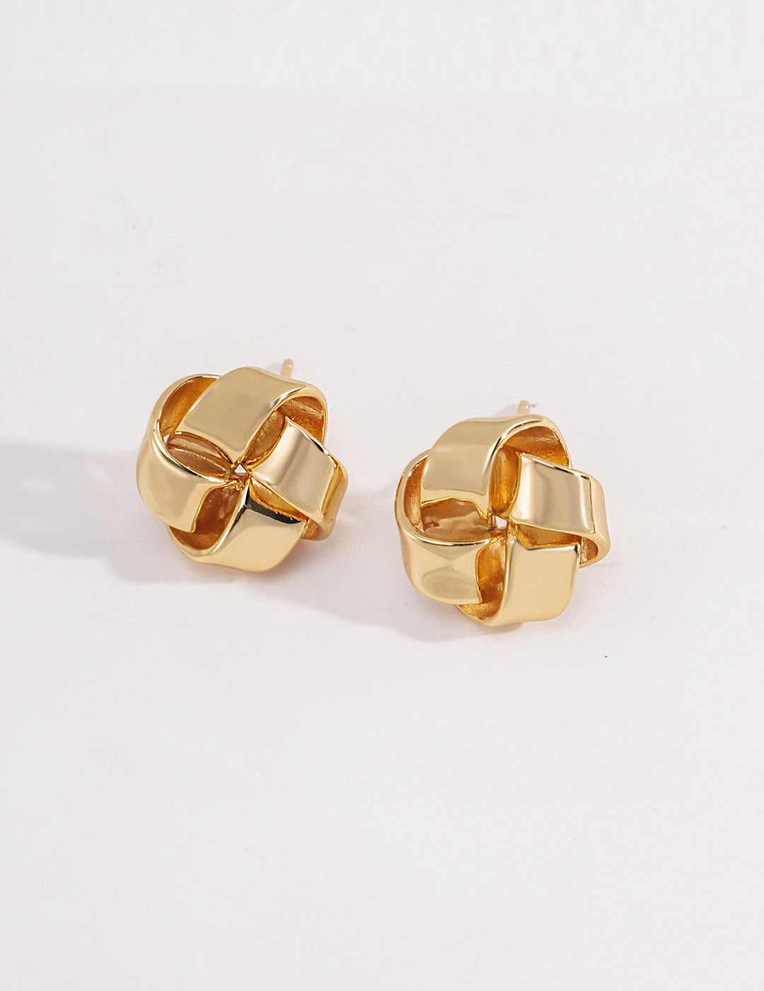 Shiny Gold Knot Earrings E01116-2