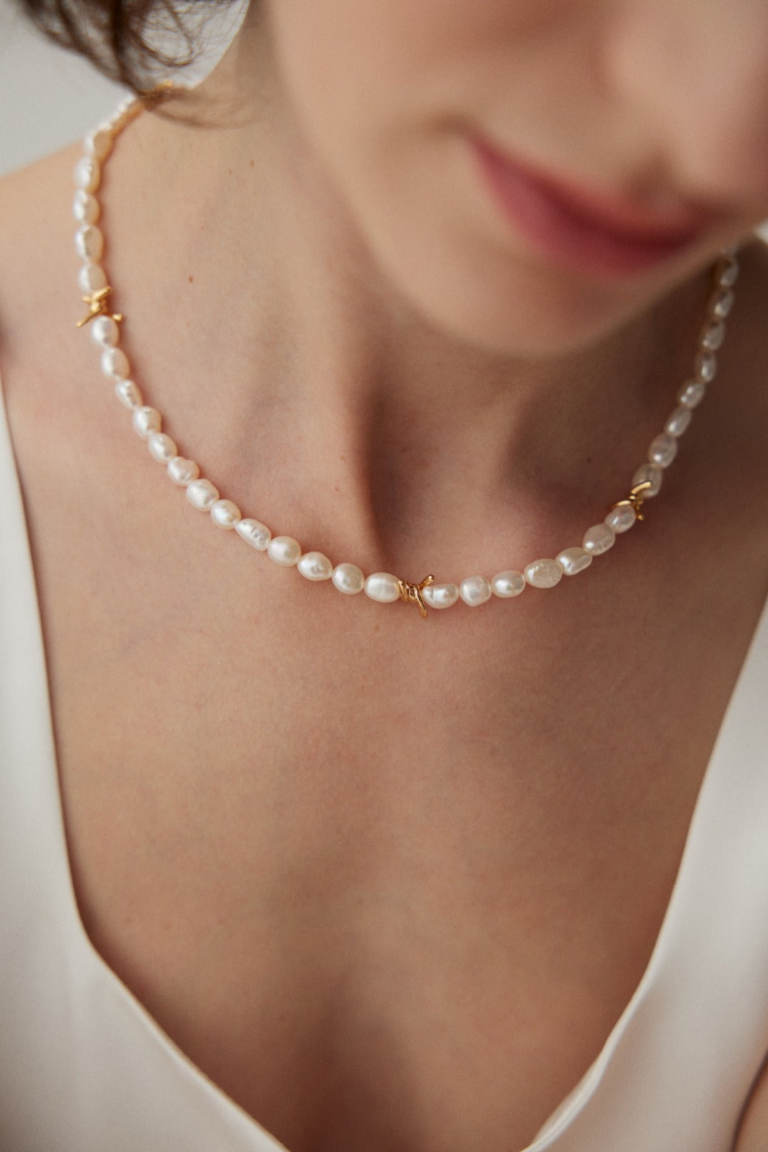 Vine Kiss - Natural Baroque Pearl Necklace NMX1008