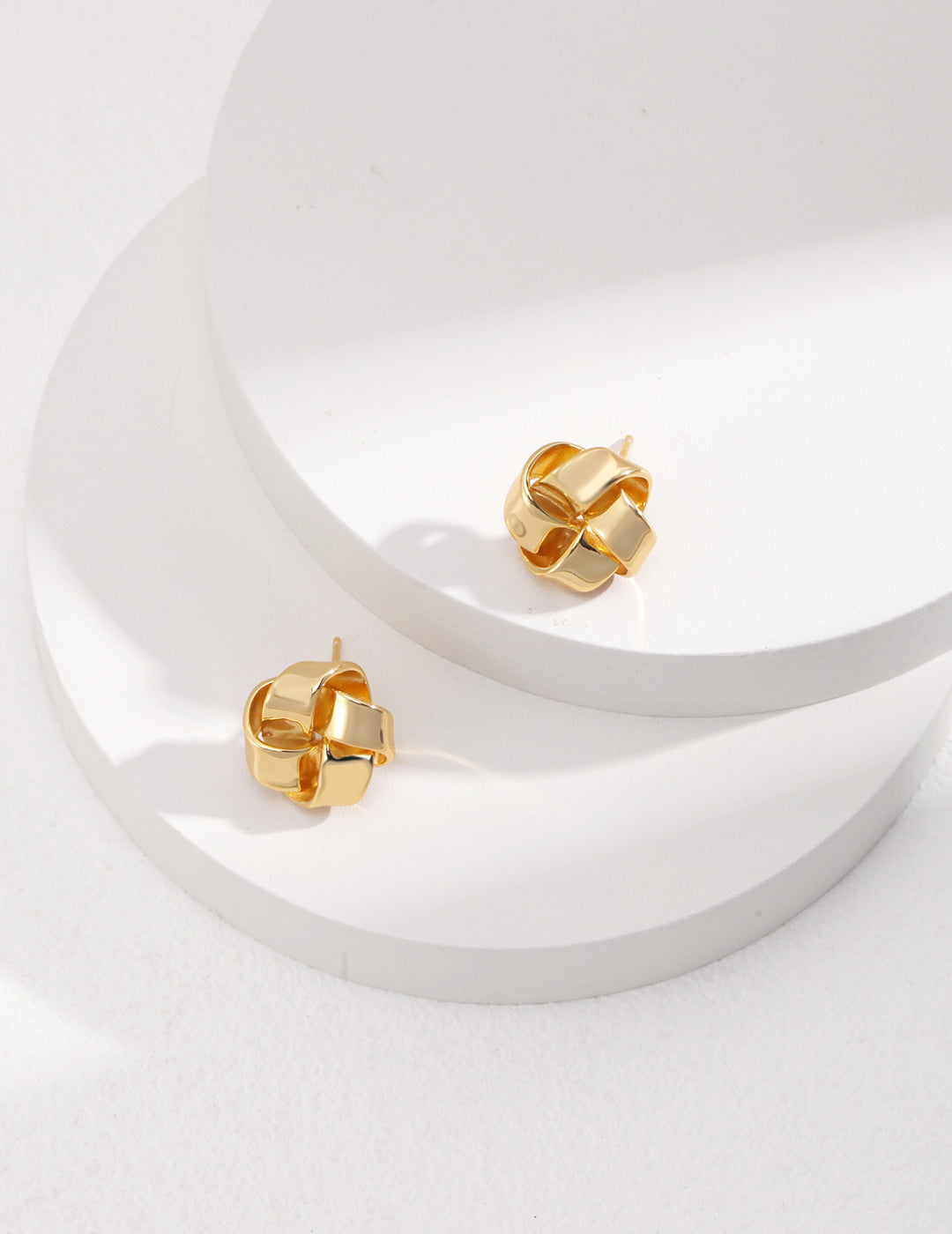 Shiny Gold Knot Earrings E01116-2